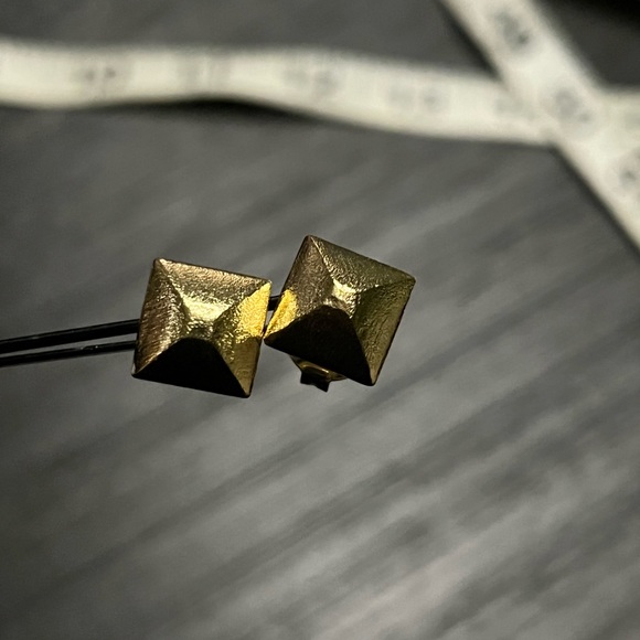RIVKA FRIEDMAN Pyramid Stud Earrings - Picture 5 of 7